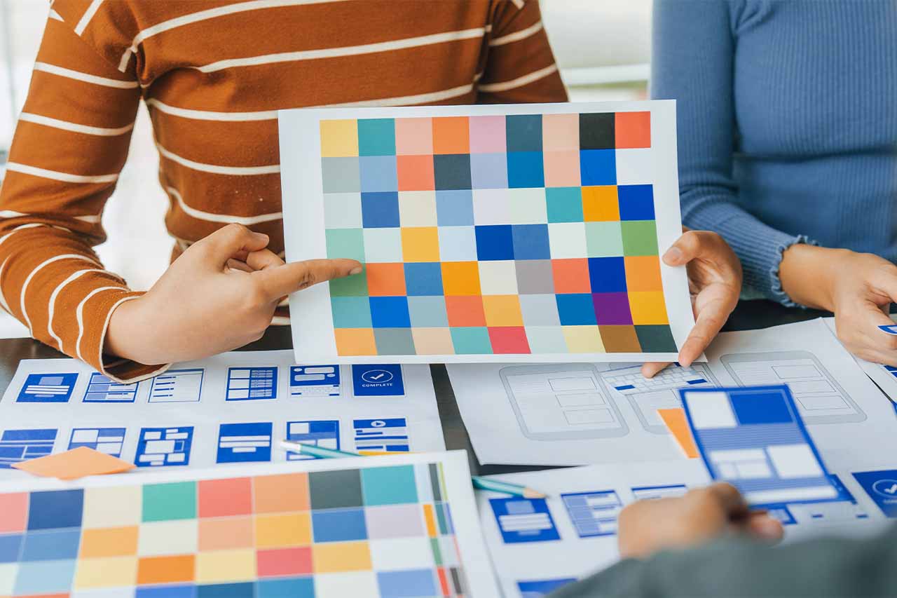 PRINT DESIGNERS CHOOSING COLORS-1